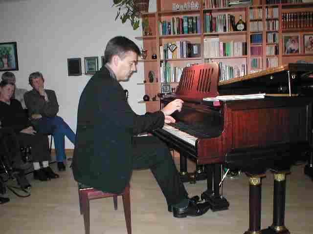 Tjako van Schie, pianist, Home Concert at Joke Baardmans place